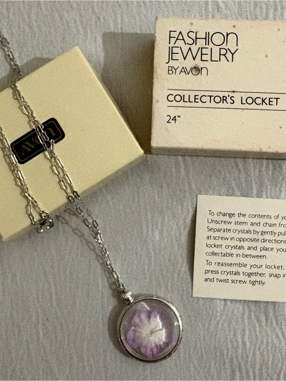 Vintage 1982 Avon Collector’s Locket Necklace 24” Flower Pendant Box Insert